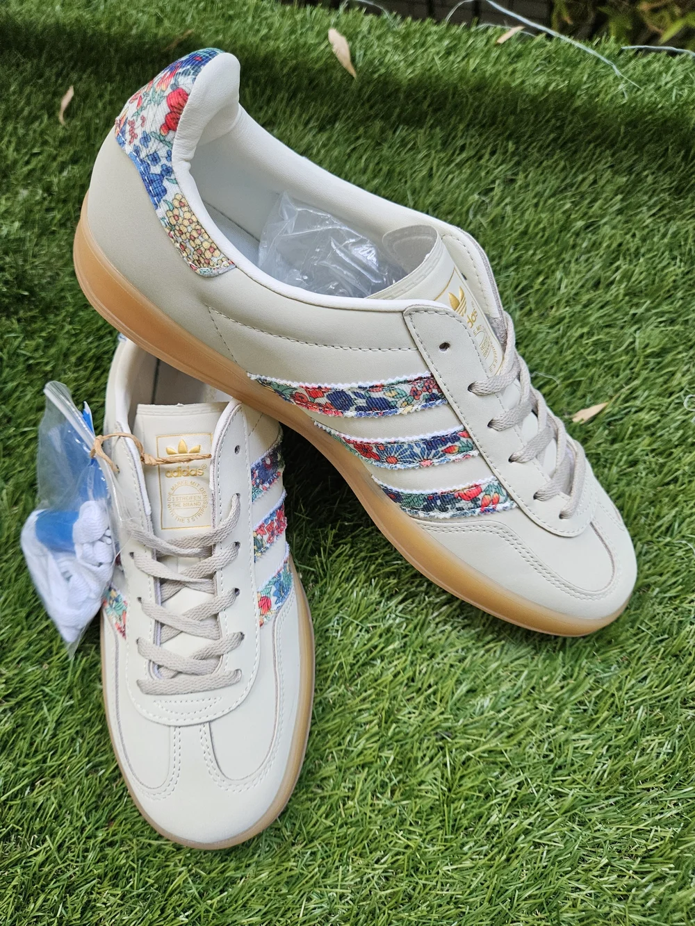 NIB Adidas Gazelle Indoor Liberty London Floral Cream Unisex Sneakers 8M / 9.5W